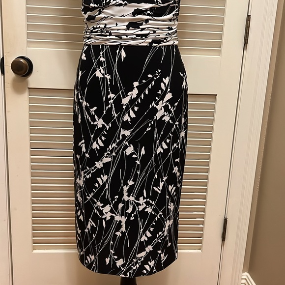 Adrianna Papell Floral Bodycon Dress in Black and White, Size 8 - Picture 5 of 16